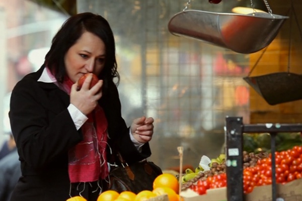 jennifer iannolo sniffing an apple